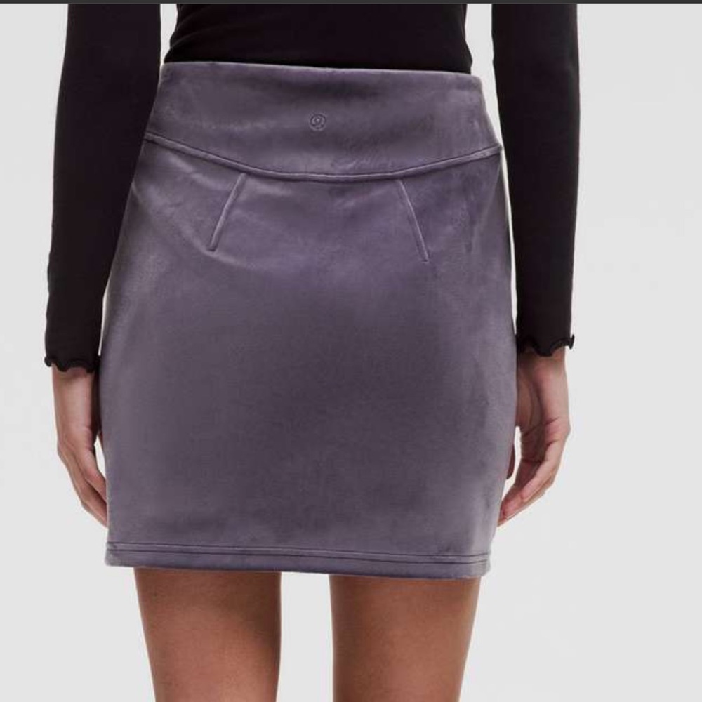 NWT Lululemon Scuba High-Rise Mini Skirt *Velvet
Nightfall - Picture 2 of 6
